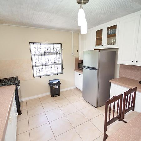 Spacious 3-Bedroom Home - Regency Park ブリッジタウン エクステリア 写真