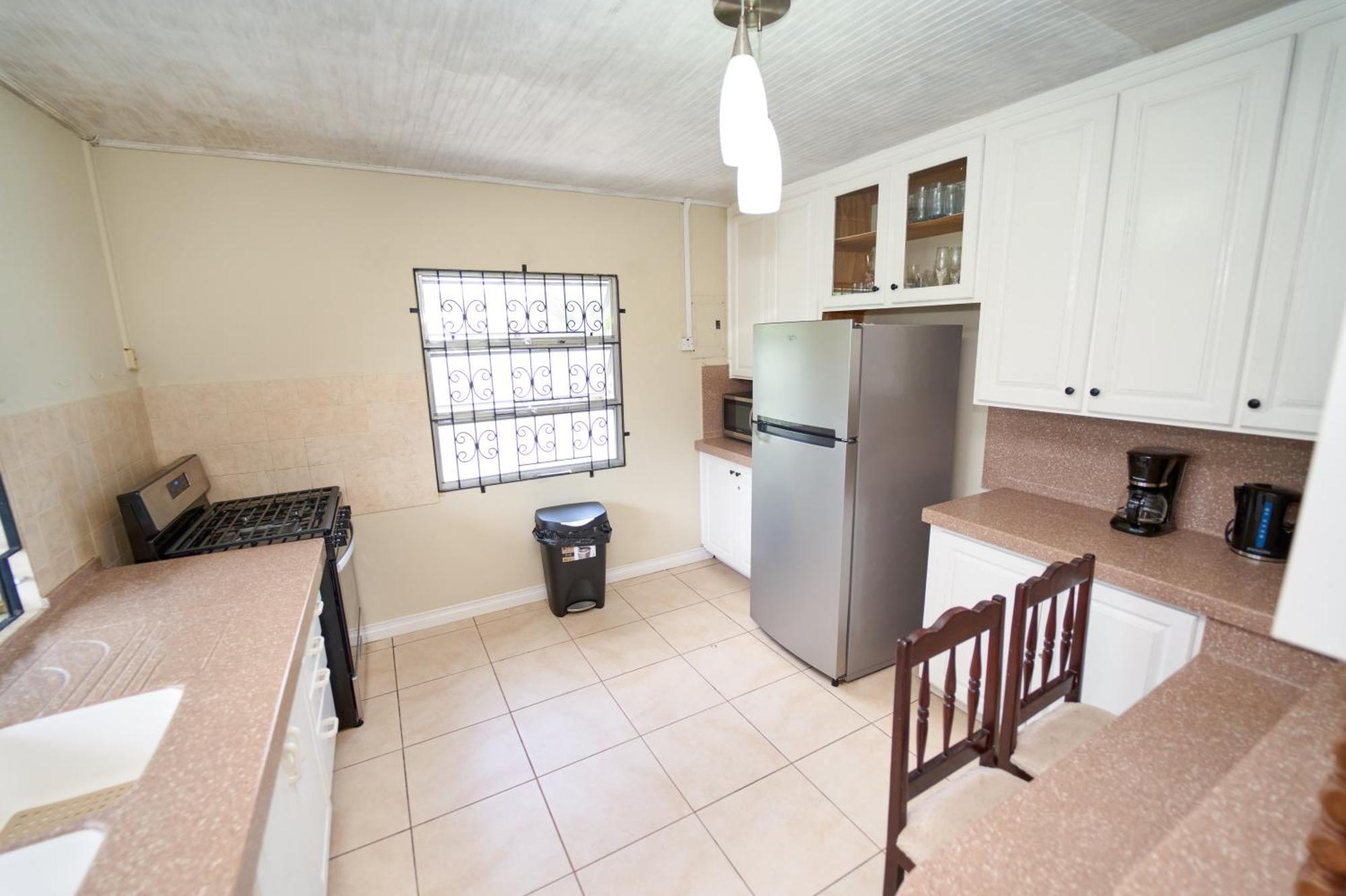 Spacious 3-Bedroom Home - Regency Park ブリッジタウン エクステリア 写真
