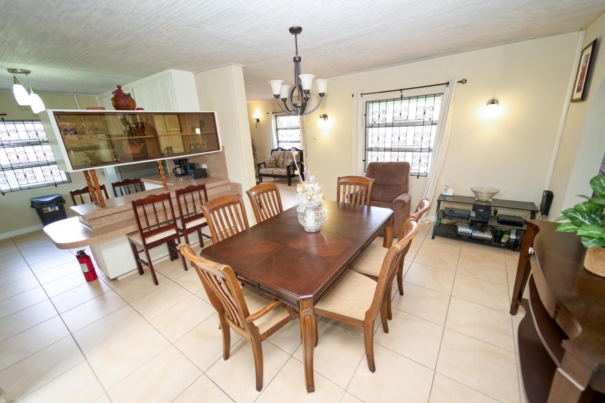 Spacious 3-Bedroom Home - Regency Park ブリッジタウン エクステリア 写真
