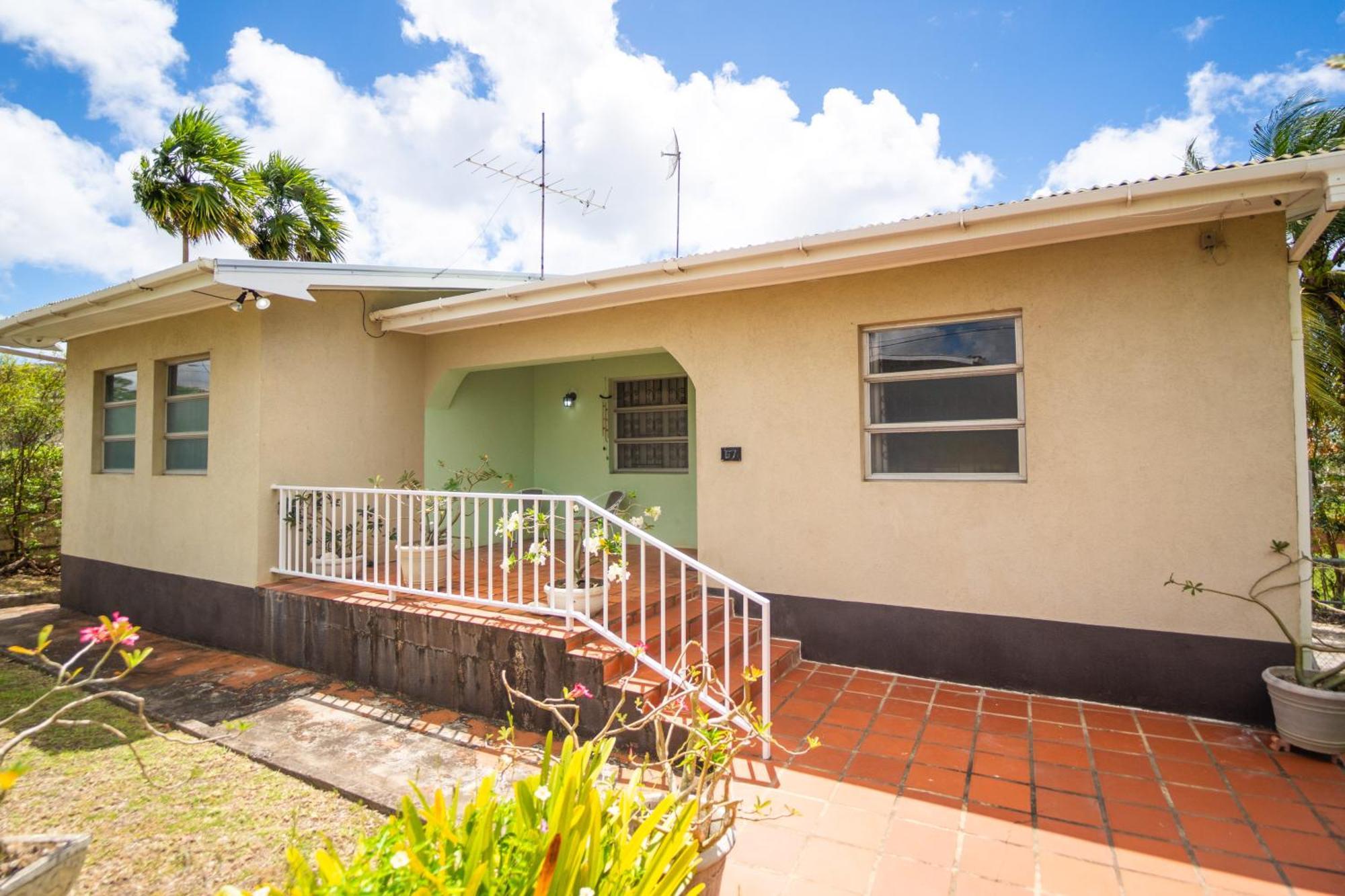 Spacious 3-Bedroom Home - Regency Park ブリッジタウン エクステリア 写真