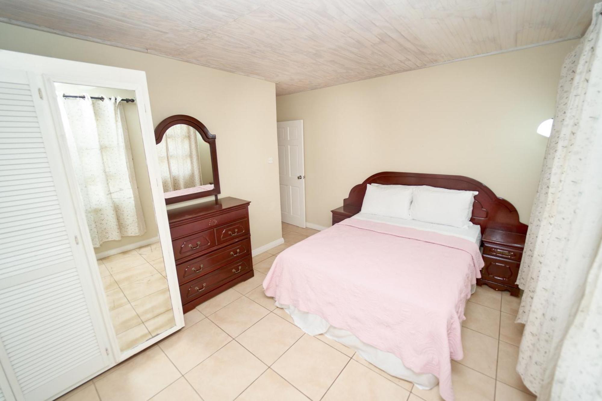 Spacious 3-Bedroom Home - Regency Park ブリッジタウン エクステリア 写真