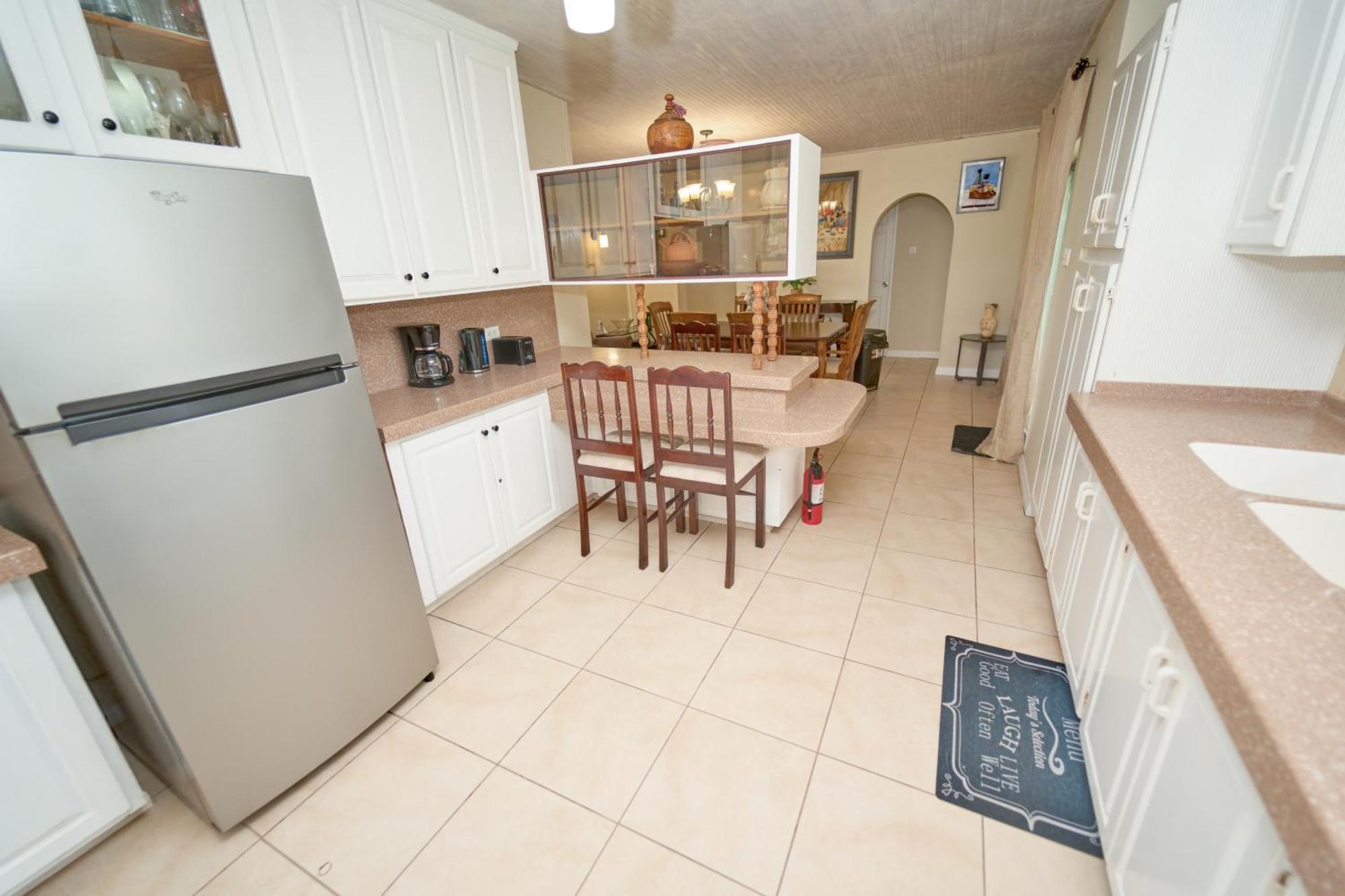 Spacious 3-Bedroom Home - Regency Park ブリッジタウン エクステリア 写真