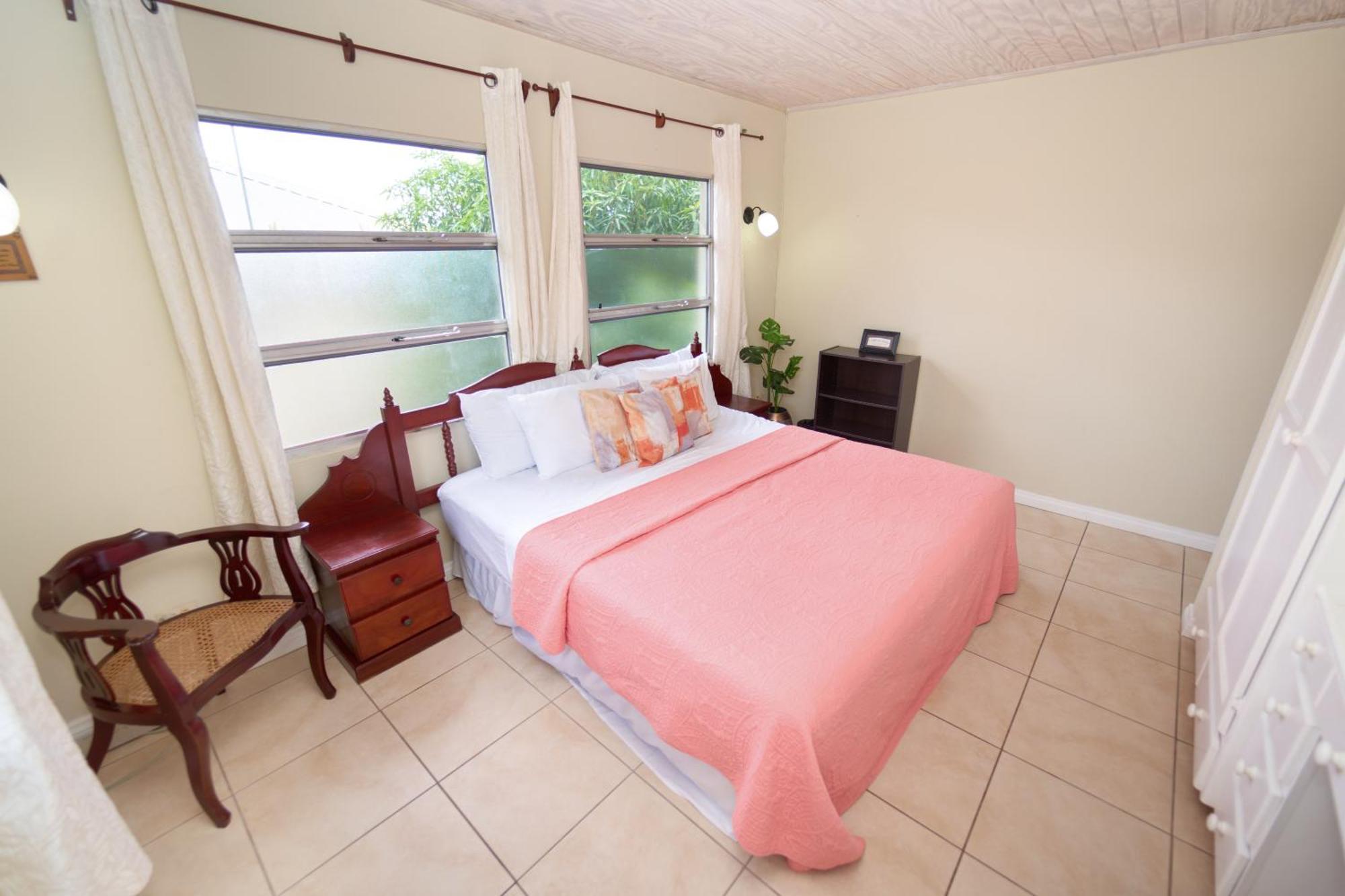 Spacious 3-Bedroom Home - Regency Park ブリッジタウン エクステリア 写真