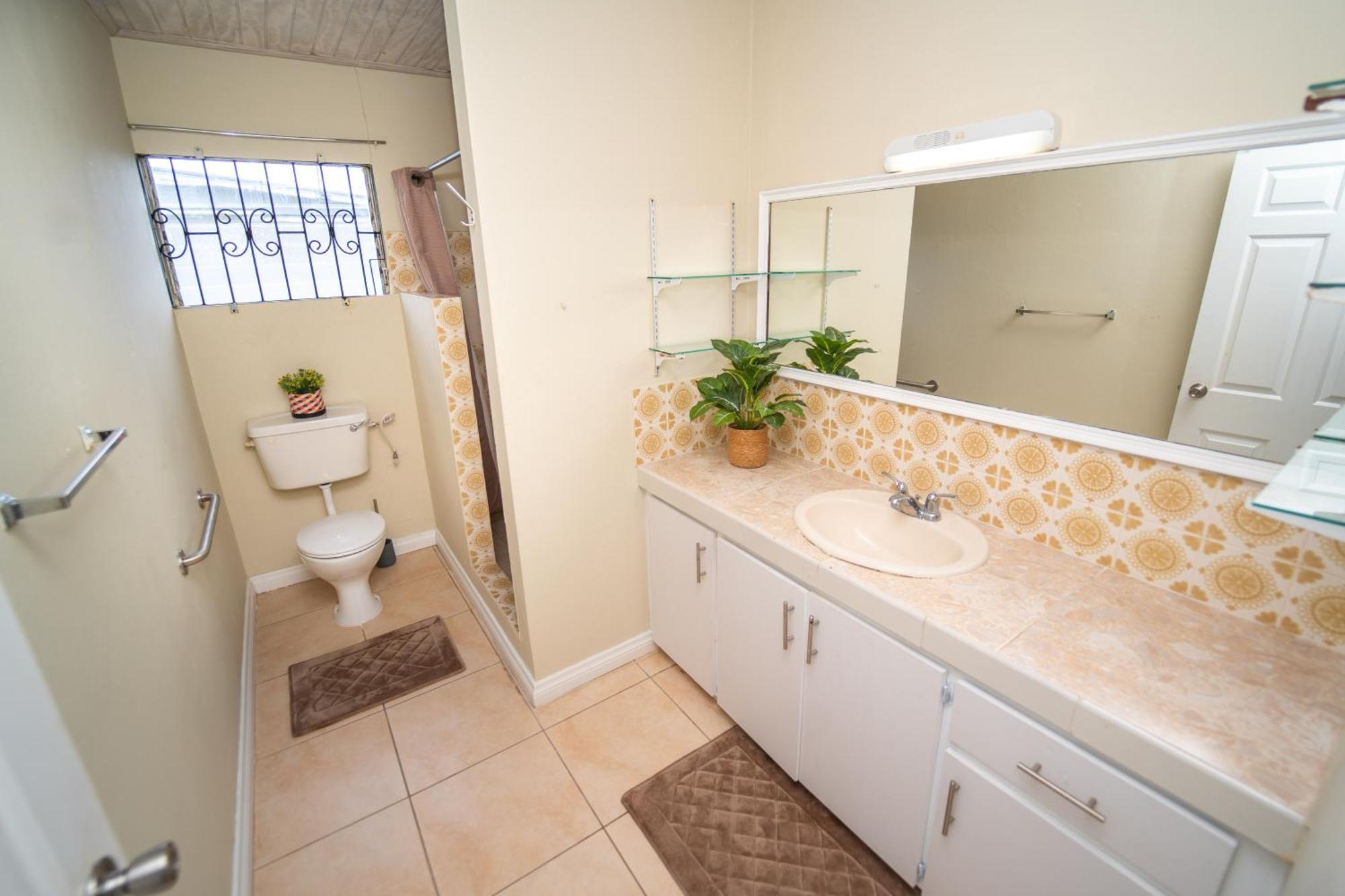 Spacious 3-Bedroom Home - Regency Park ブリッジタウン エクステリア 写真