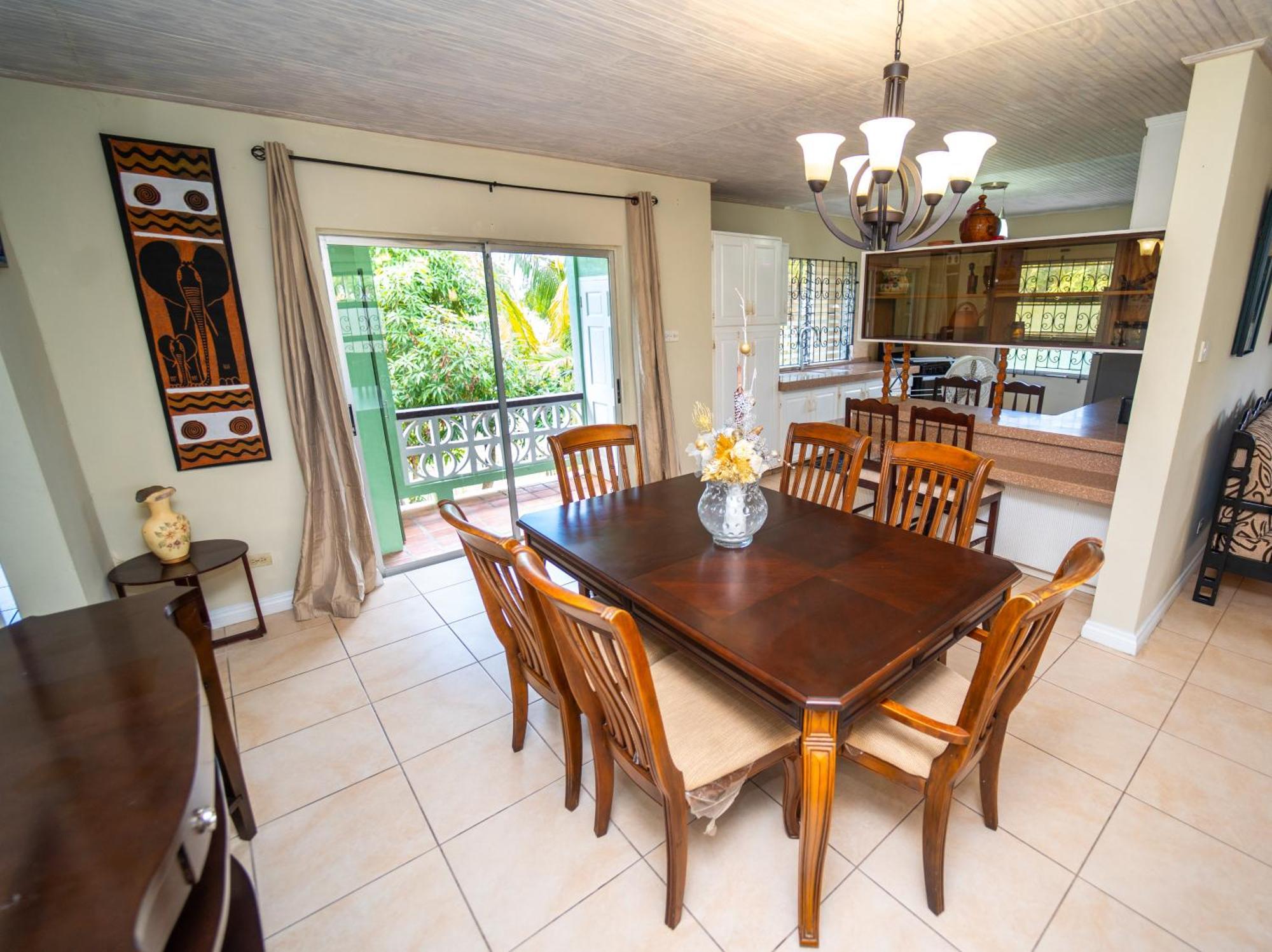 Spacious 3-Bedroom Home - Regency Park ブリッジタウン エクステリア 写真
